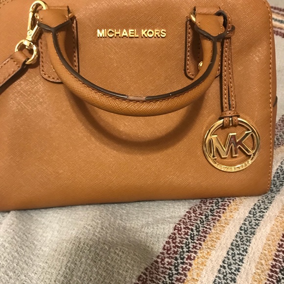 EUC MK PURSE - Picture 2 of 3